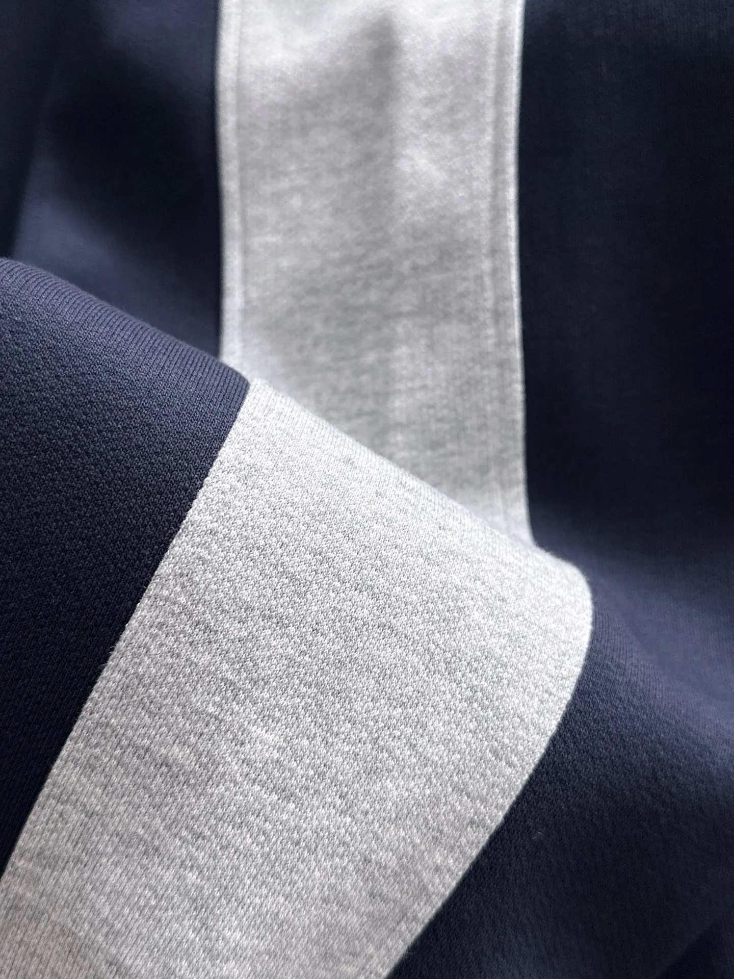 P360 Shitou Daojia's first release of 25ss autumn and winter new lapel sweatshirt long-sleeved men and women. Many celebrities share the same style. Craftsmanship that ordinary small workshops cannot copy. We are not afraid of any challenges in terms of materials, detail restoration and craftsmanship, just to provide you with wonderful products. Compare the top original versions at will. No expense is spared just to do better. Unique imported fabric feel. Purely imported German machine production. Precision operation. Thousands of needles density. Full set of new accessories with three standards for simultaneous customization. The upper body is versatile and fashionable. A perfect choice for autumn and winter. A must-have item. Size chart: m-4XL (Please state your height and weight when placing an order.